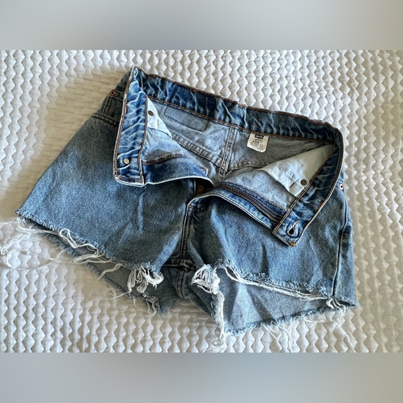 π©΅ Leviβs Vintage 550 Shortsπ©΅ - Picture 11 of 16
